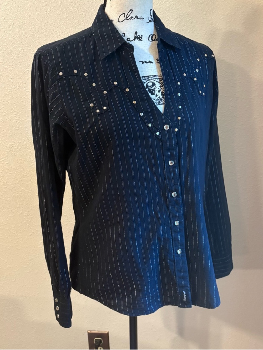 Wrangler Women’s Western Button-Down Shirt Medium